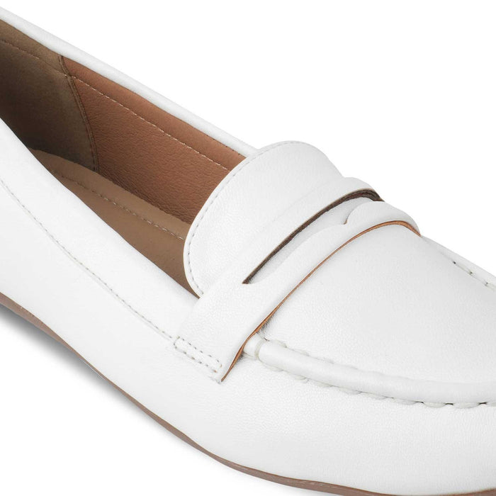 Snappy White Women's Casual Loafers Tresmode