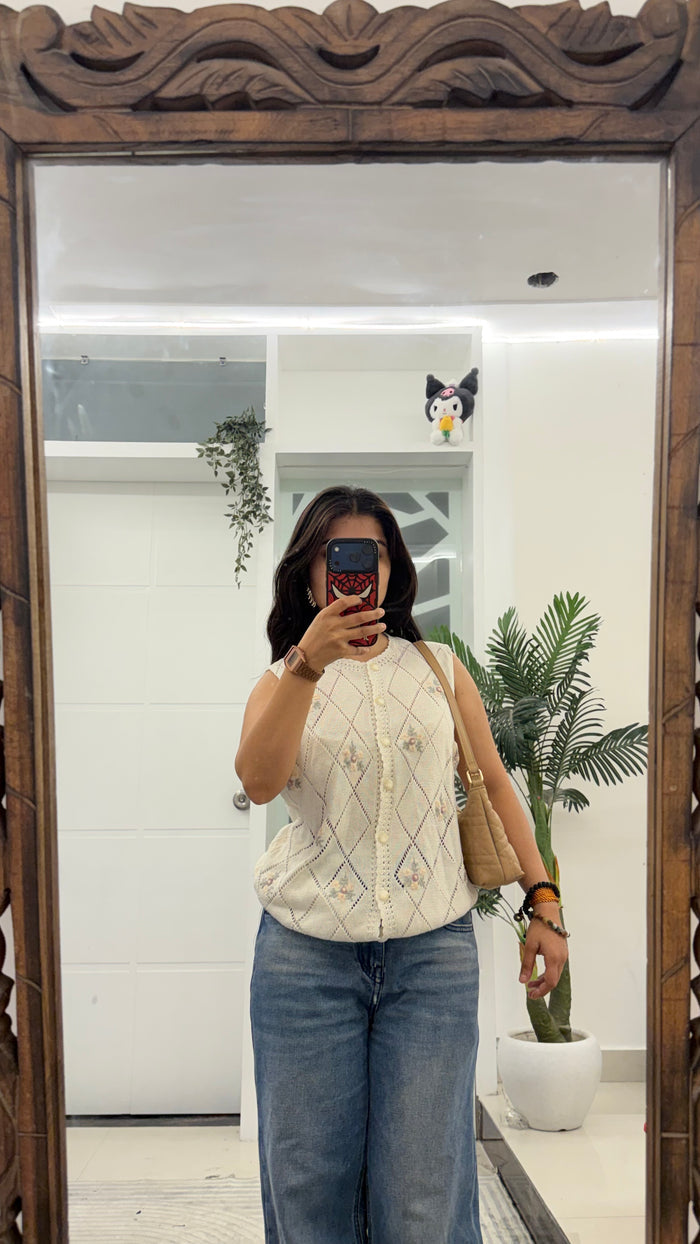 41 cute embroidery top 32-35 bust