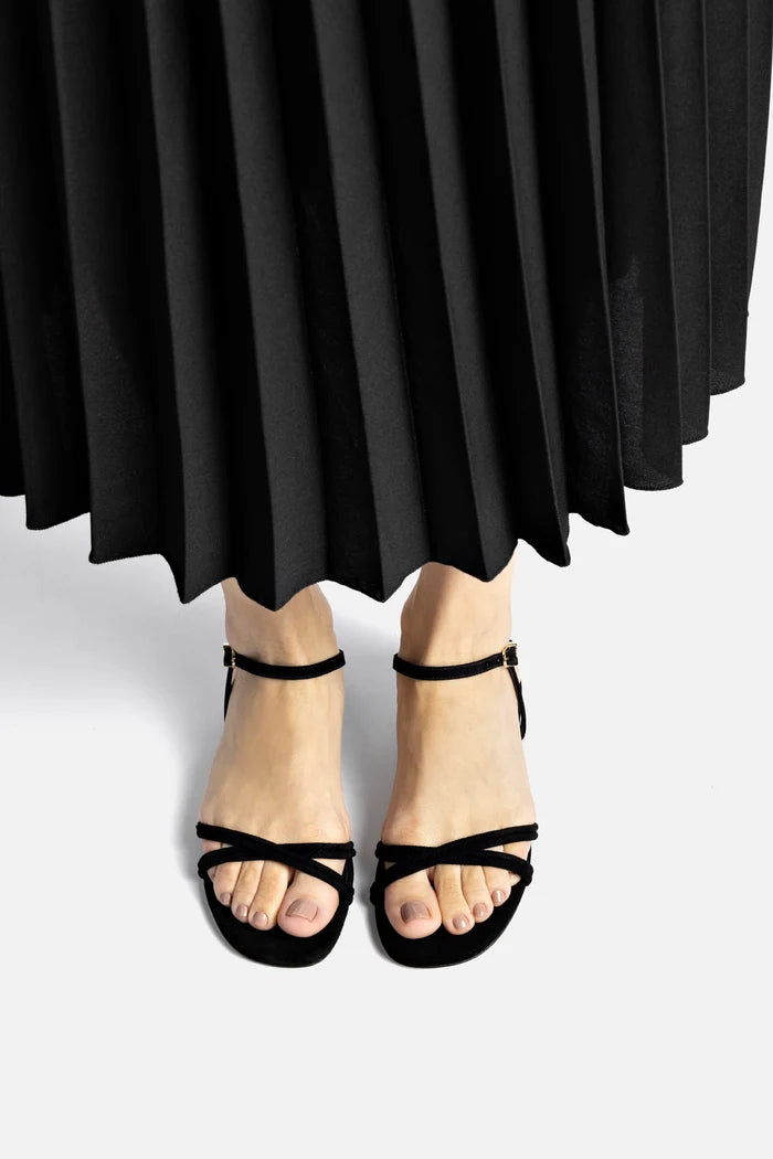Annie Sandal Ankle Tie In Black Leather Flat - Sandal Larroudé