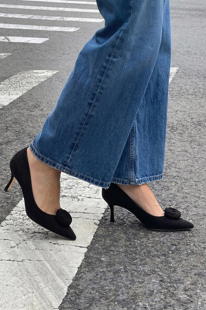 Carine Low Pump Black Leather Pump Larroudé