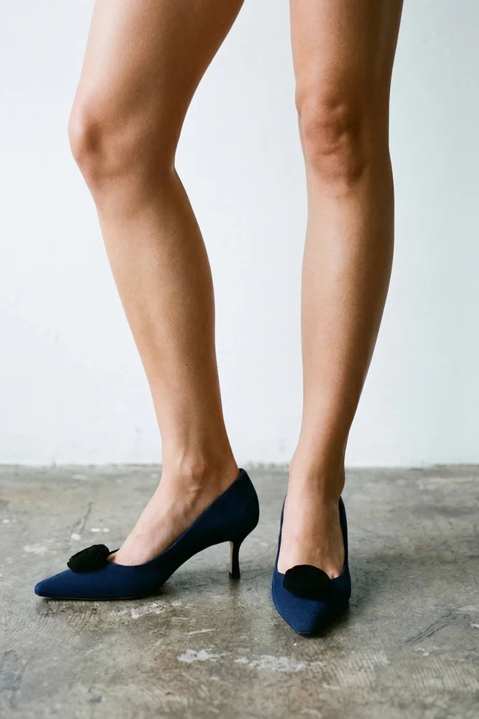 Carine Low Pump Indigo Leather Pump Larroudé
