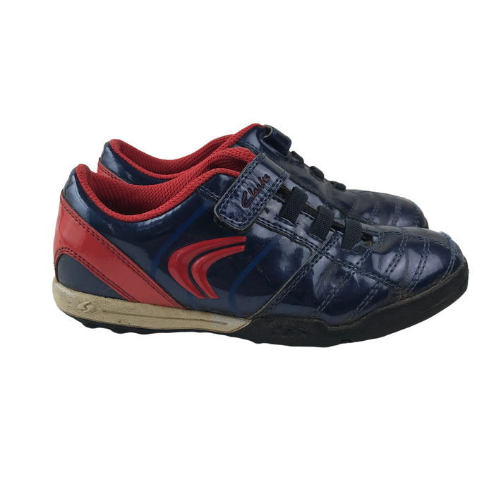 Clarks size 11.5f (jr)  blue astroturf football boots