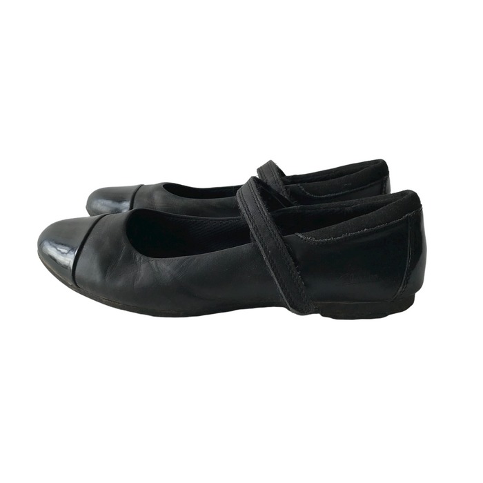 Clarks size UK 2.5f black school pump shoes