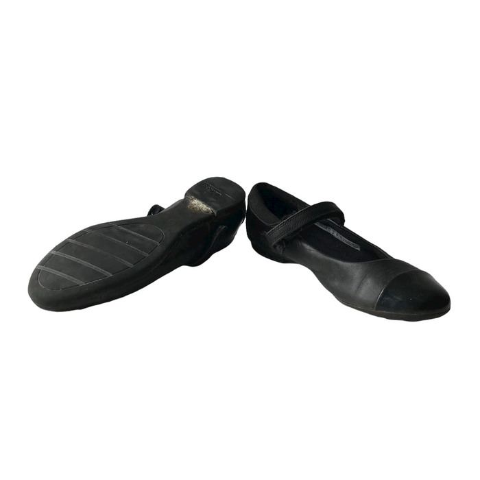 Clarks size UK 2.5f black school pump shoes