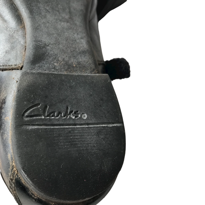 Clarks size UK 2.5f black school pump shoes