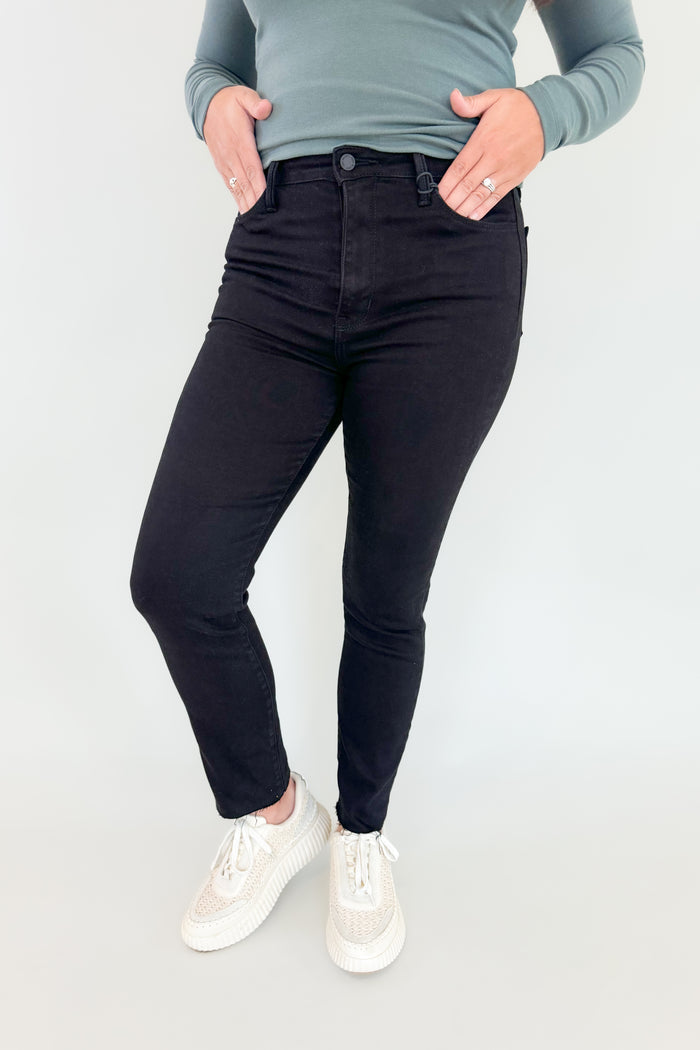Enjoy a sleek and elevated look with our Just Black Clean Black Slender Straight Denim! With the elevated, structured fabric, you'll experience a perfect fit with a good structure and shape. A perfect combination of comfort and style, this denim is ideal for both everyday wear and special occasions.