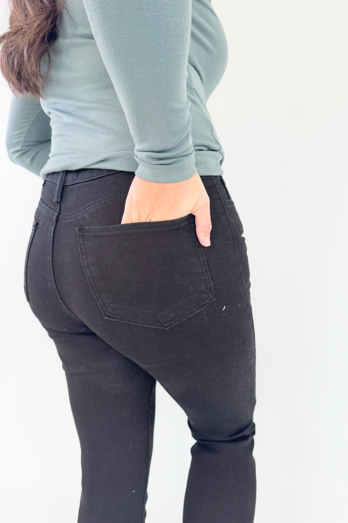 Enjoy a sleek and elevated look with our Just Black Clean Black Slender Straight Denim! With the elevated, structured fabric, you'll experience a perfect fit with a good structure and shape. A perfect combination of comfort and style, this denim is ideal for both everyday wear and special occasions.