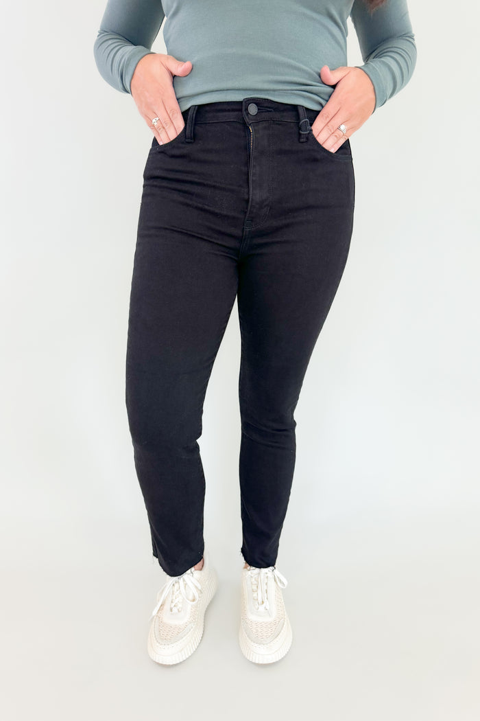 Enjoy a sleek and elevated look with our Just Black Clean Black Slender Straight Denim! With the elevated, structured fabric, you'll experience a perfect fit with a good structure and shape. A perfect combination of comfort and style, this denim is ideal for both everyday wear and special occasions.