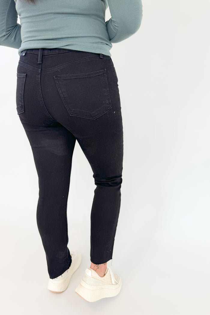 Enjoy a sleek and elevated look with our Just Black Clean Black Slender Straight Denim! With the elevated, structured fabric, you'll experience a perfect fit with a good structure and shape. A perfect combination of comfort and style, this denim is ideal for both everyday wear and special occasions.