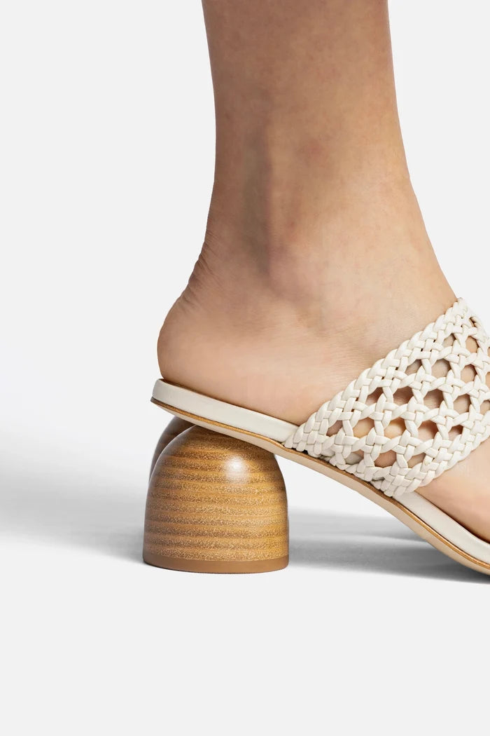 Dew Drop Macrame Sandal In Ivory Leather Mule Larroudé