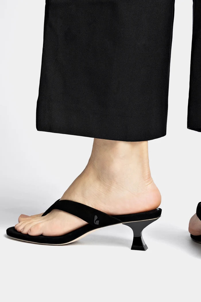 Gaia Low In Black Leather Mule Larroudé