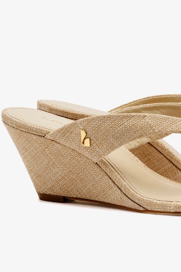 Gaia Low Wedge In Beige Raffia Mule Larroudé