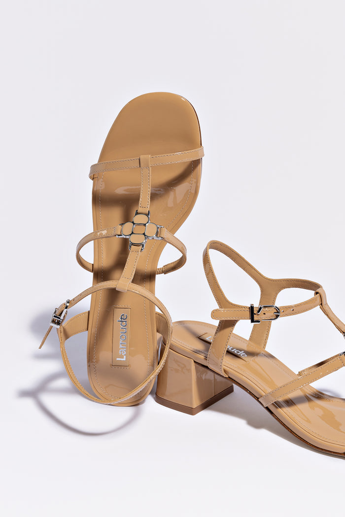 Hana Block In Tan Patent Leather Sandal Larroudé