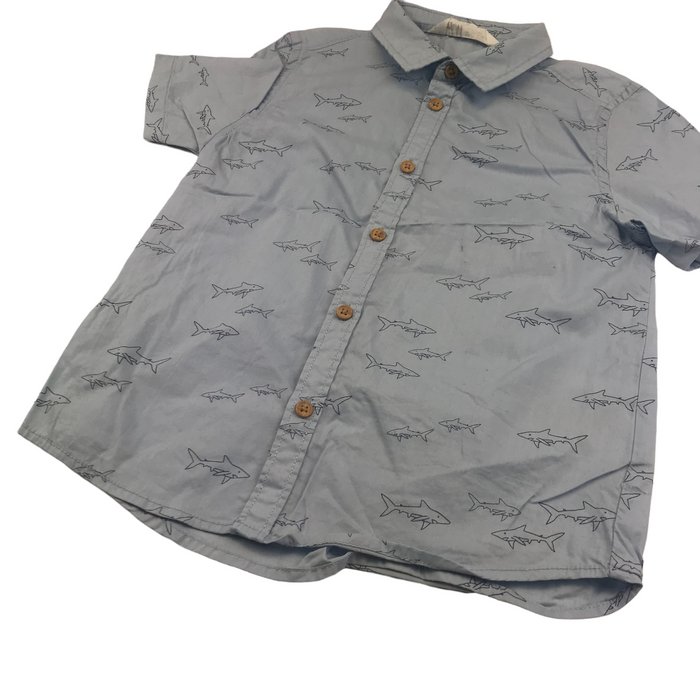 H&M 5 years light blue shark shirt