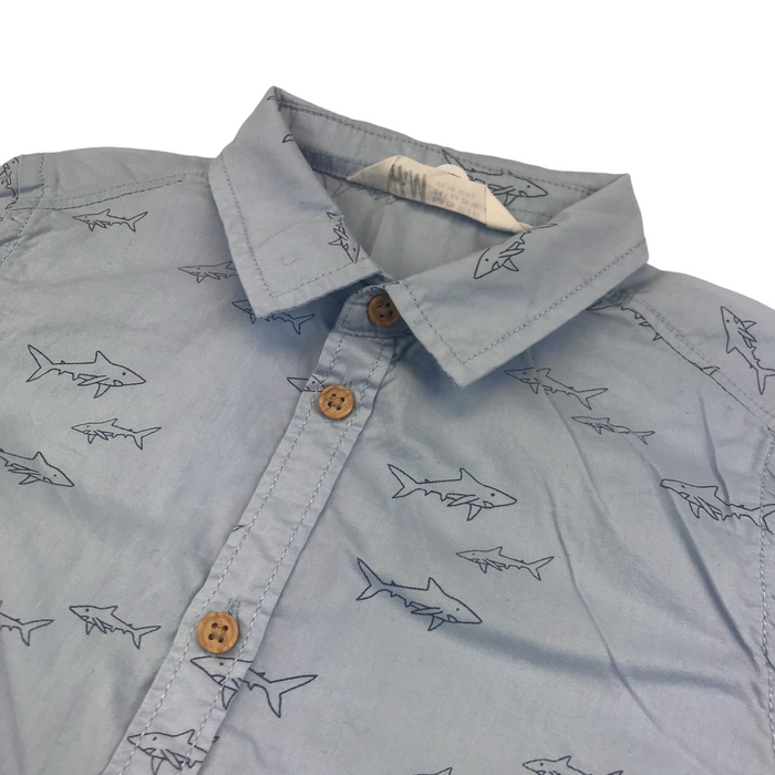 H&M 5 years light blue shark shirt