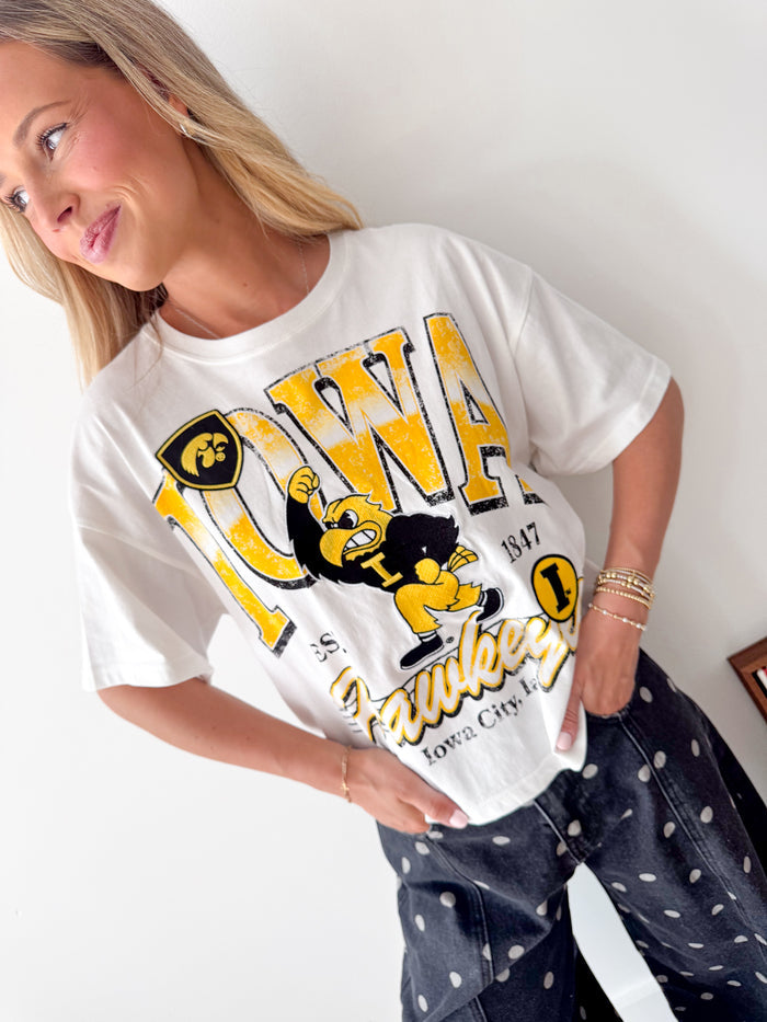 Gameday Social Iowa Maddox Oversized White Tee – women's short sleeve tee