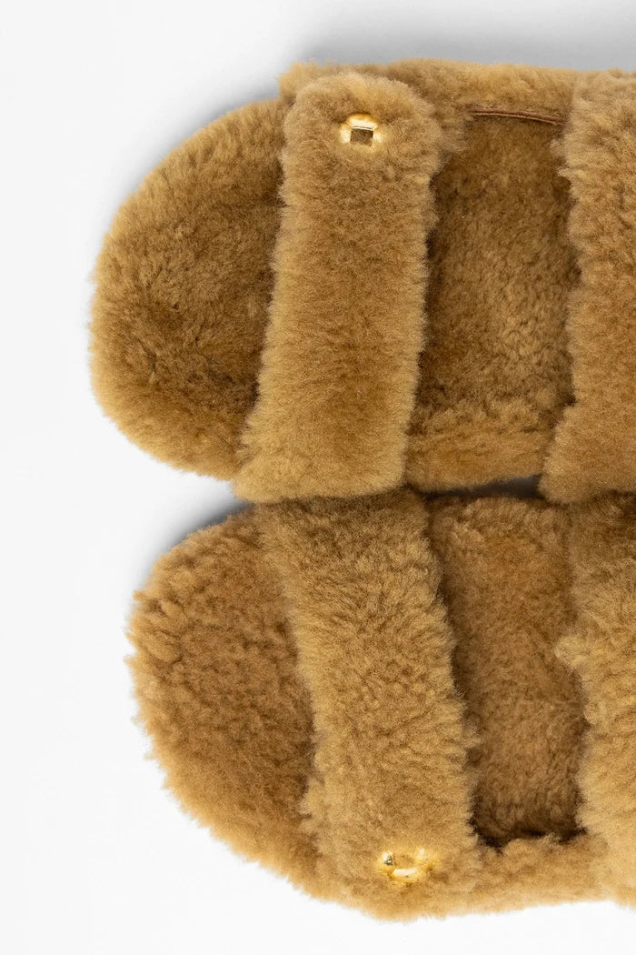 Jetty Fuzzy Sandal Latte Shearling Sandal Larroudé