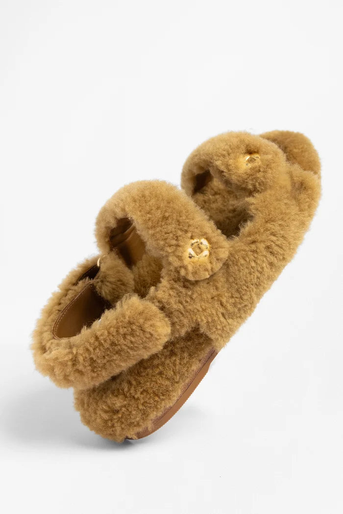Jetty Fuzzy Sandal Latte Shearling Sandal Larroudé