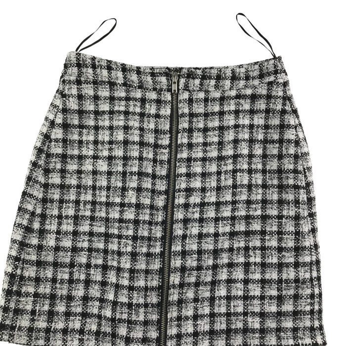 New Look Shorts Women's Size 8 Black and White Checked