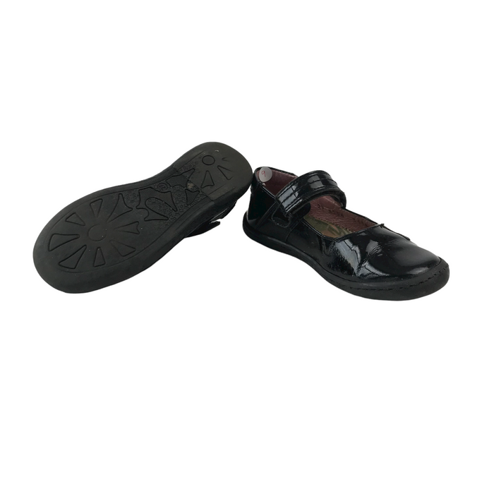 Petasil size UK 9 (jr) black stars school pumps
