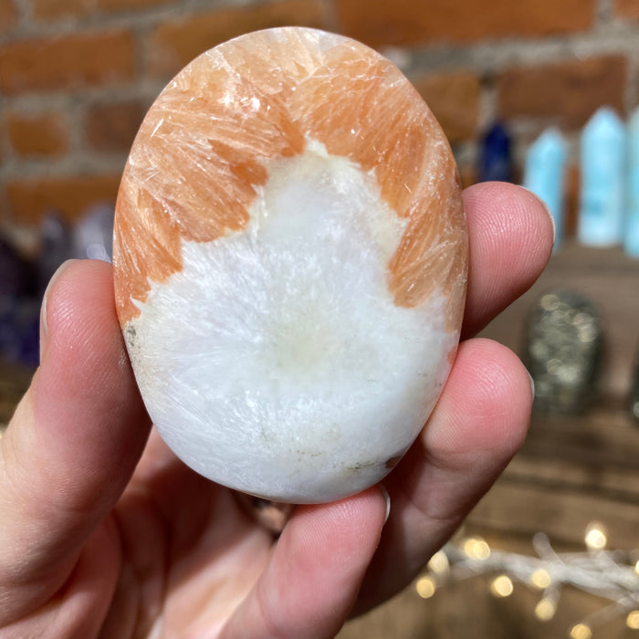 Scolecite Palm Stone