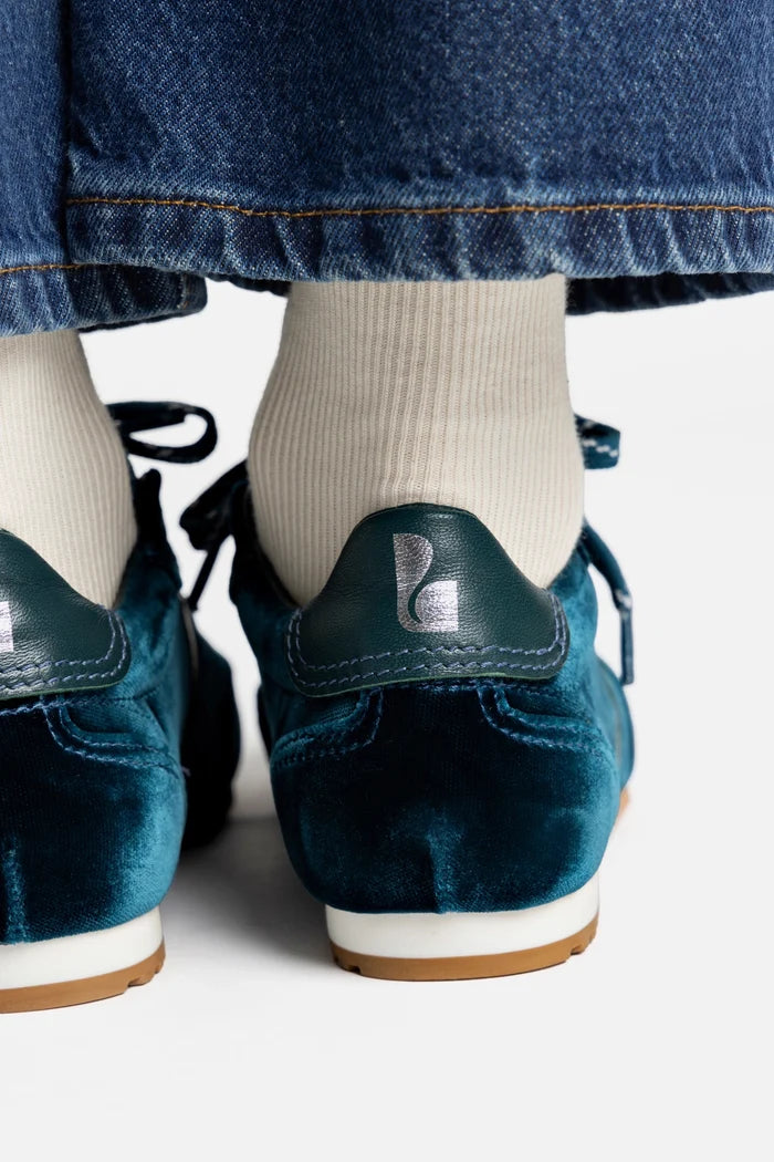 Stella Sneaker In Deepsea Velvet Sneaker Larroudé