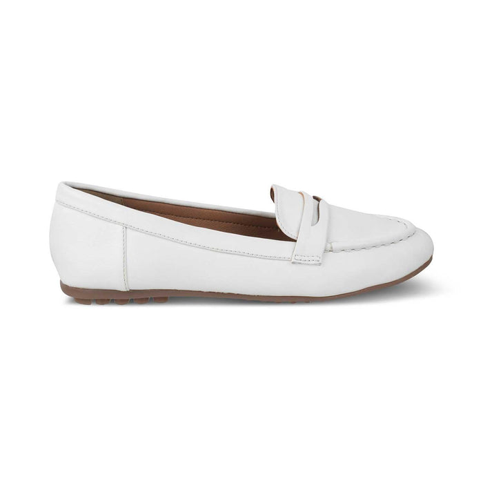 Snappy White Women's Almond Shape Loafers Tresmode
