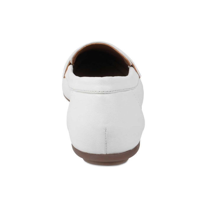 Snappy White Women's TPR Sole Loafers Tresmode