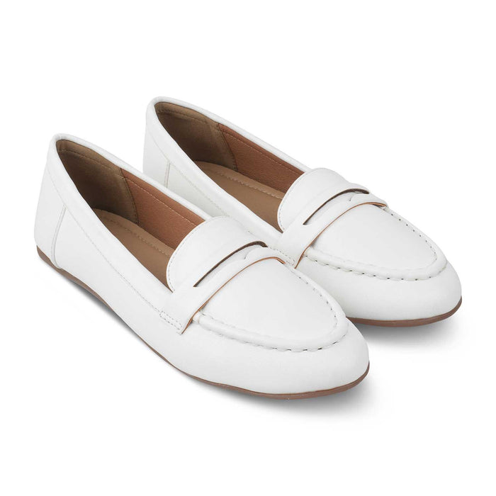 Snappy White Women's Everyday Wear Loafers Tresmode