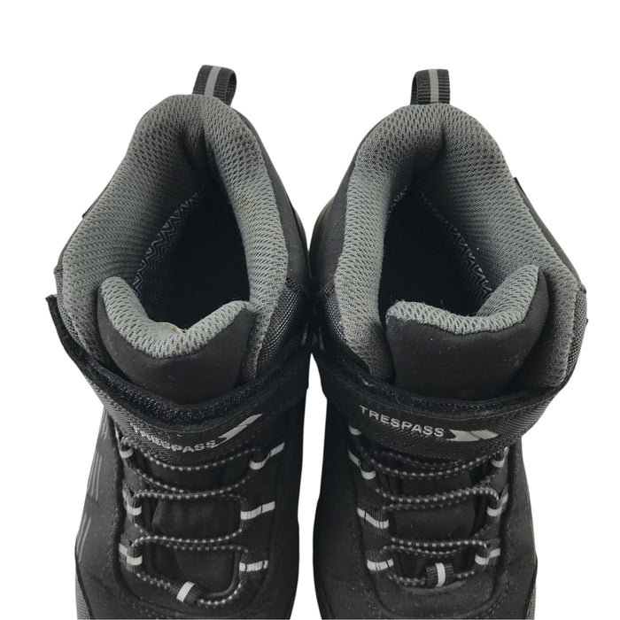 Trespass UK 2 black walking boots