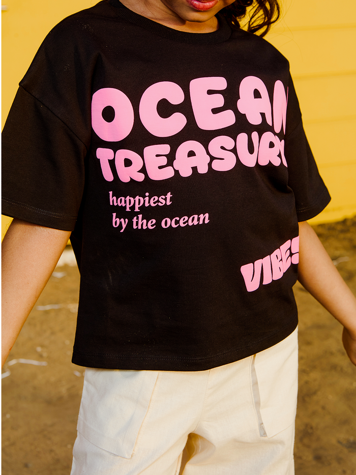 VITAMINS BOXY FIT T-SHIRT WITH OCEAN TREASURES GRAPHIC