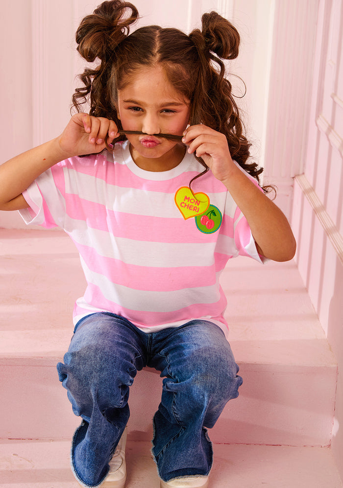 VITAMINS MON CHERI PATCH BOXY FIT T-SHIRT