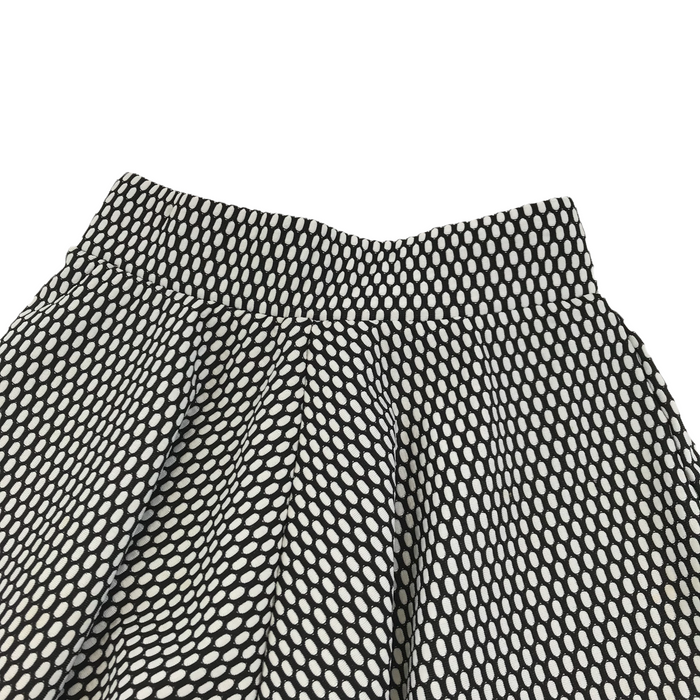 Young Dimensions 6-7 years black and white skirt